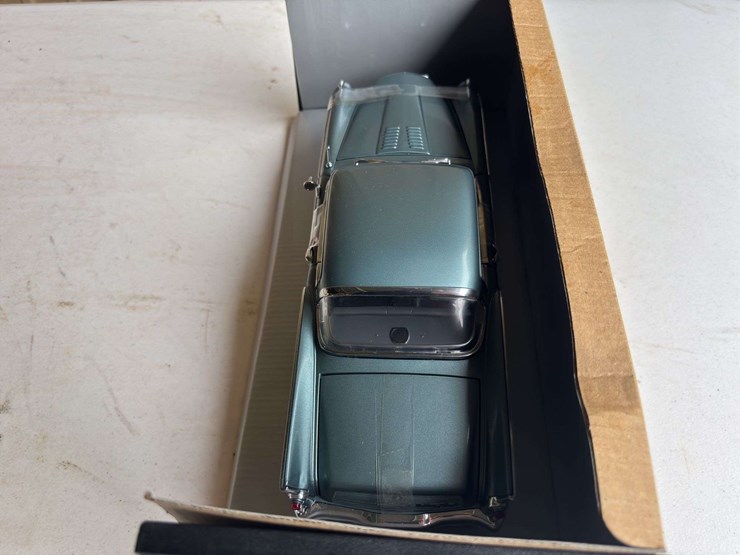 (3)-1/24-ford-bank-and-1/18-ford-hotrod-and-studebaker-golden-hawk-image-20
