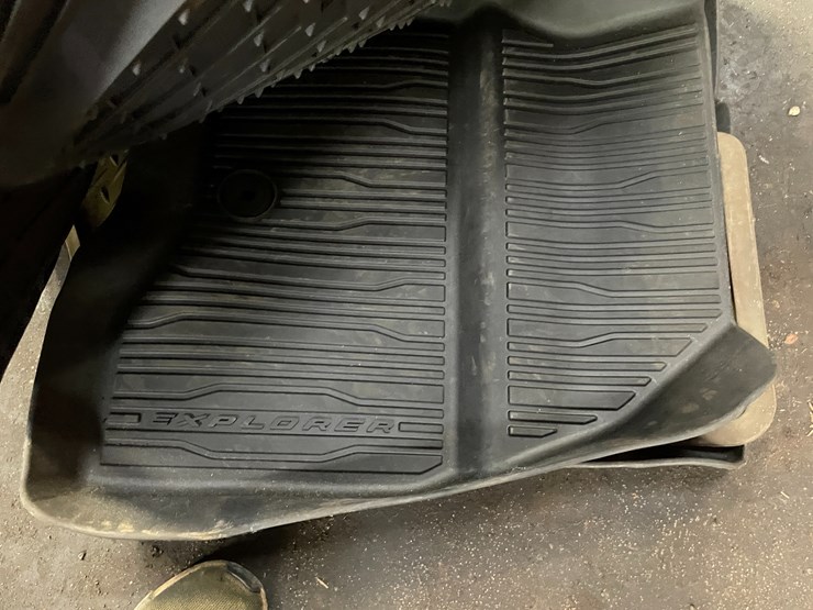 #8412-•-steel-steps-and-rubber-floor-mats-image-5