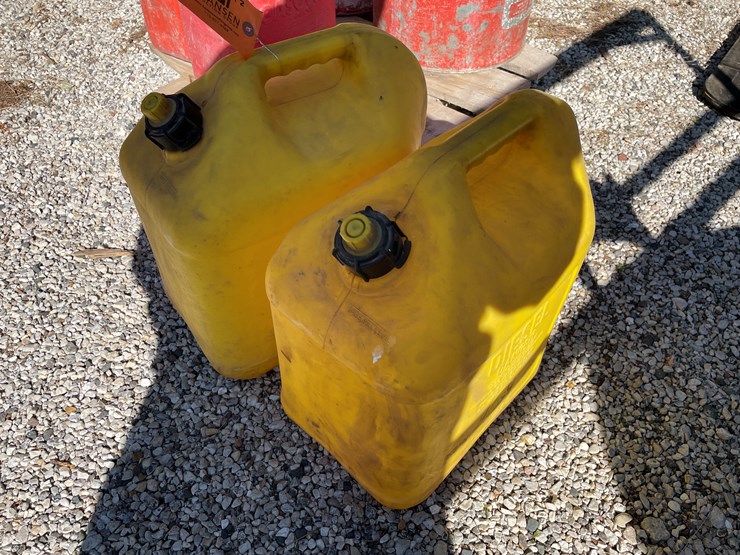 #1679-•-(2)-poly-diesel-fuel-tanks-image-1