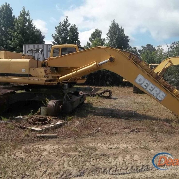 DEERE 330 LC