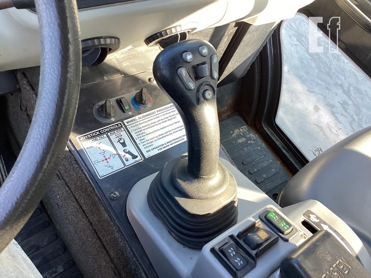 2015-bobcat-toolcat-5600-image-17