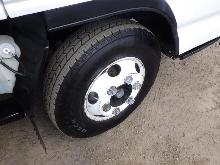 2005-isuzu-npr-image-32