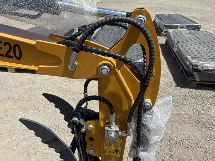 2025-sdlanch-sdle20-hydraulic-excavator-image-7