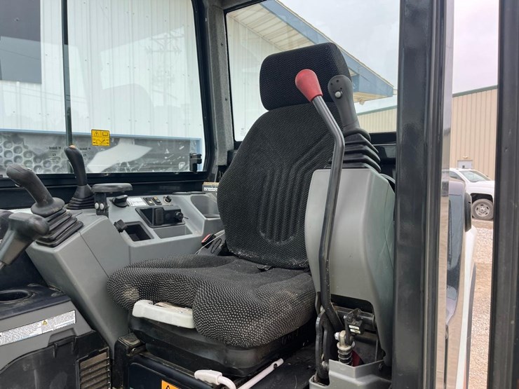 2022-bobcat-e88-image-24
