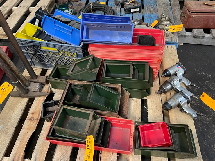 #8414-•-large-quantity-of-organizer-bins-image-1