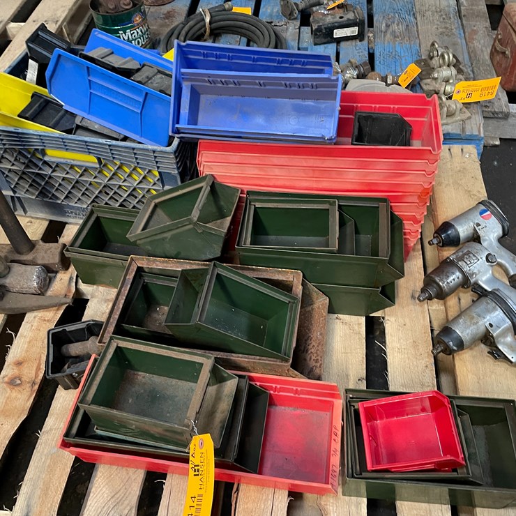 #8414 • Large Quantity of Organizer Bins