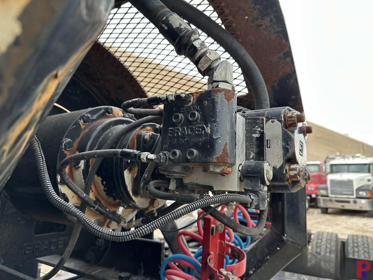 2012-peterbilt-367-image-18
