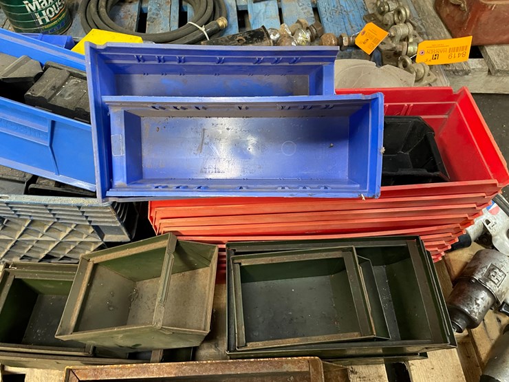 #8414-•-large-quantity-of-organizer-bins-image-4
