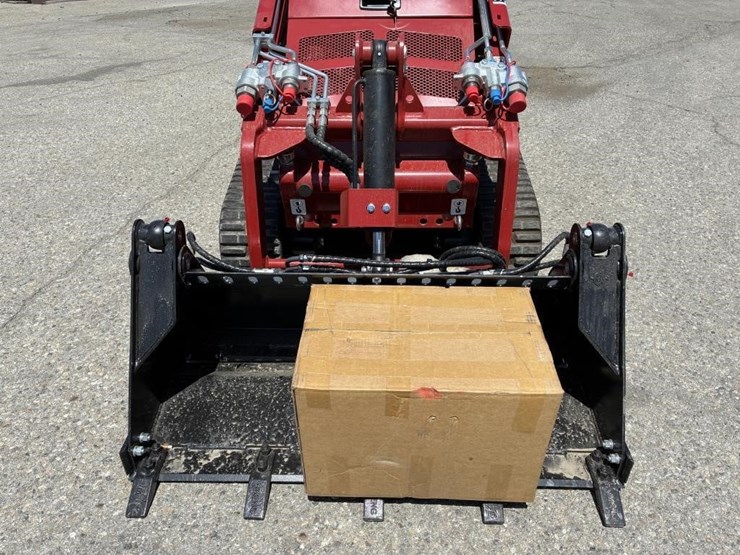 2025-stag-tl-425-skid-steer-track-loader-image-7