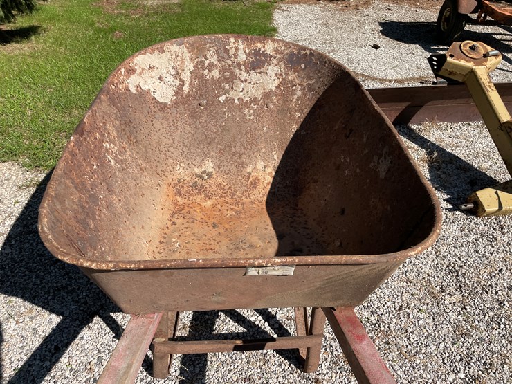 #1684-•-steel-wheelbarrow-image-4