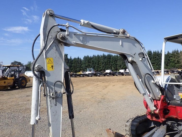 takeuchi-tb240-image-14