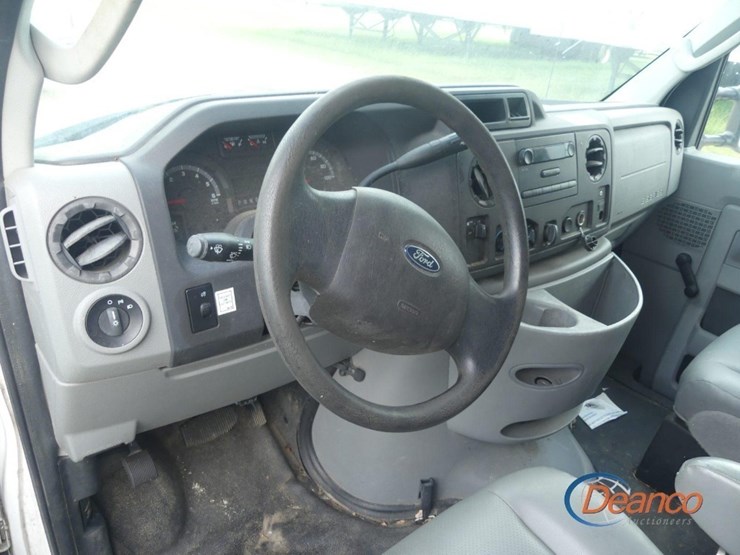 2004-ford-e350-image-7