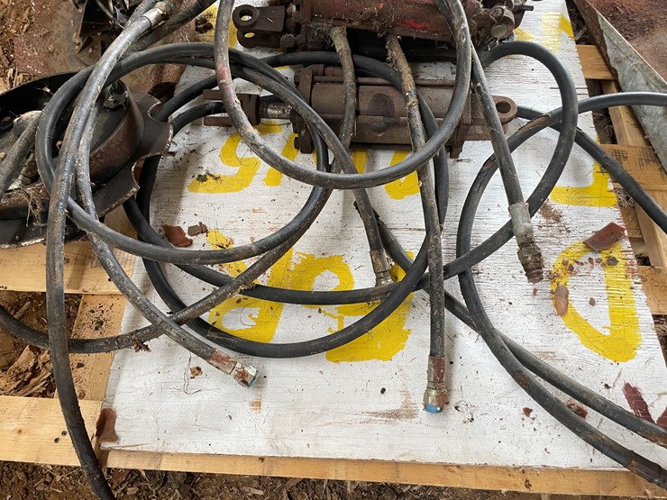 #5559-•-miscellaneous-cylinders,-hoses,-planter-parts,-and-more-image-8