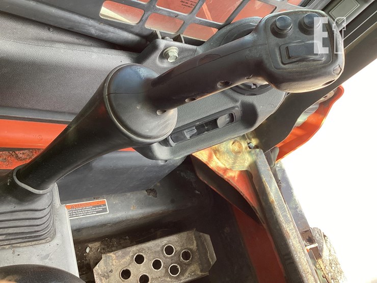 2016-kubota-ssv65-image-18