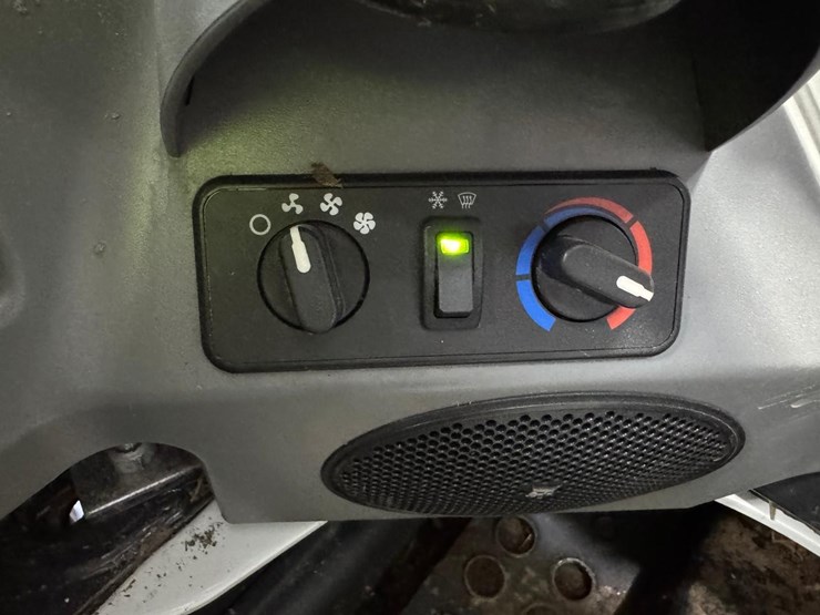 2022-bobcat-s740-image-22