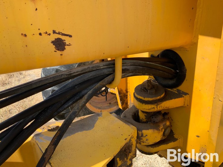 1991-deere-570b-image-16