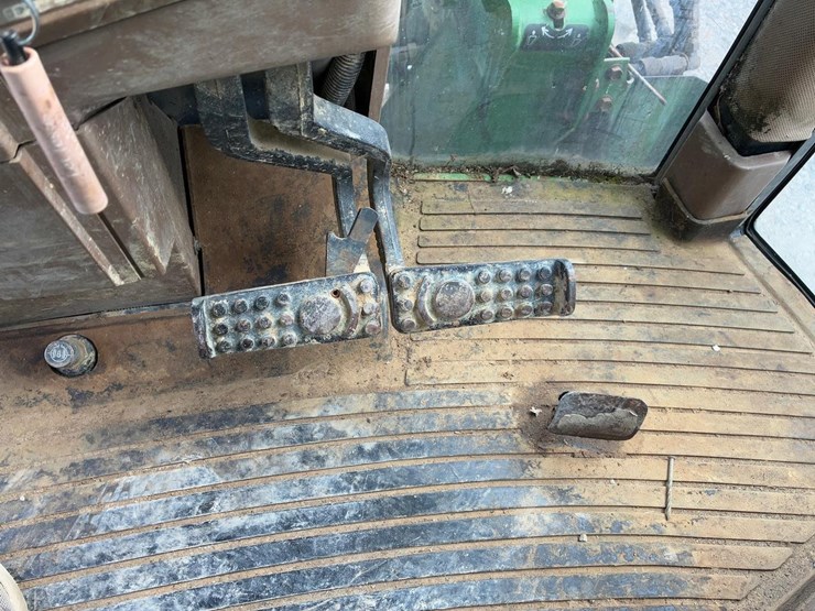 john-deere-7210-image-25