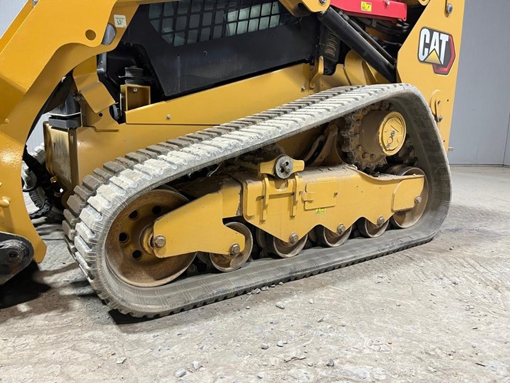 2020-caterpillar-259d3-image-12