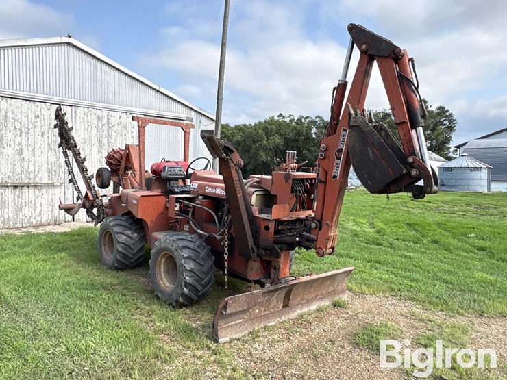 ditch-witch-r65-image-3