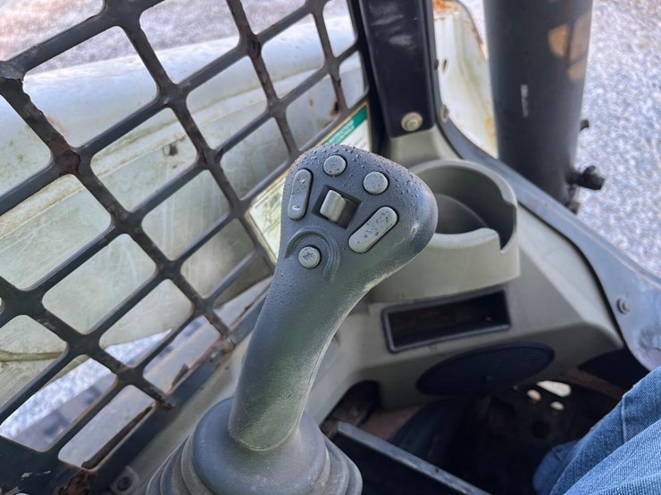 2012-bobcat-t870-image-27