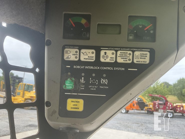 2006-bobcat-s220-image-13