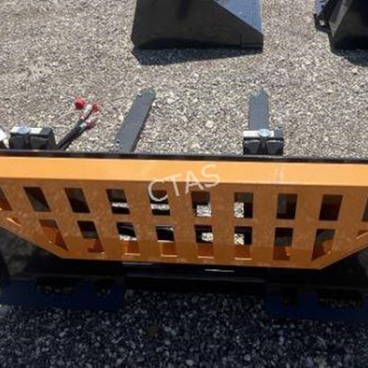#32 • Wolverine Hydraulic Adjustable Skid Steer Forks