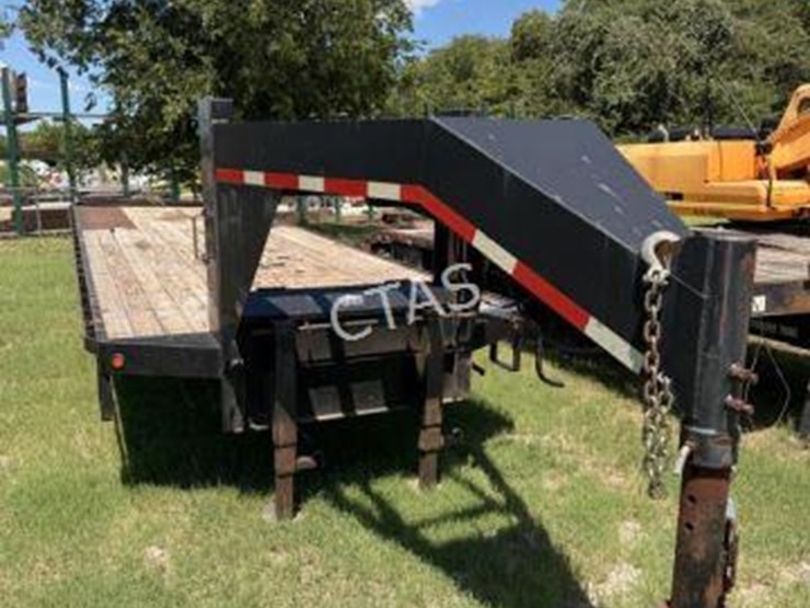 #92-•-ranch-king-26'-gooseneck-trailer-image-2