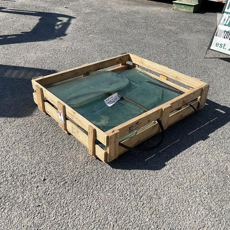 PALLET OF BOBCAT MISC GLASS