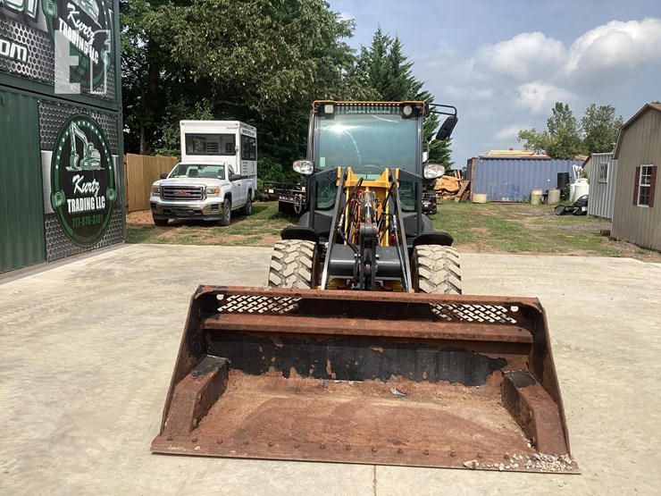 2021-deere-304l-image-7