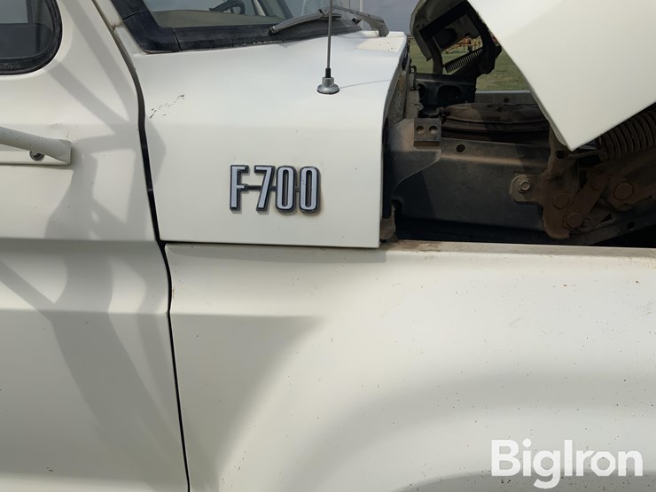 1974-ford-f700-image-12
