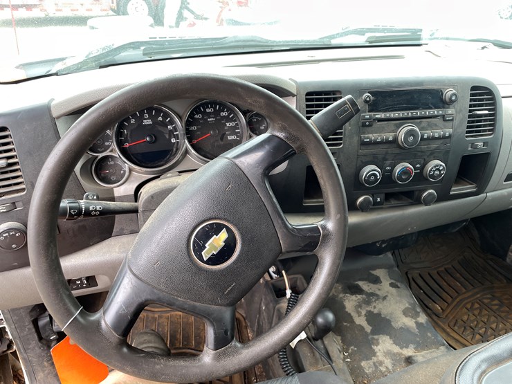 2011-chevrolet-2500-image-30
