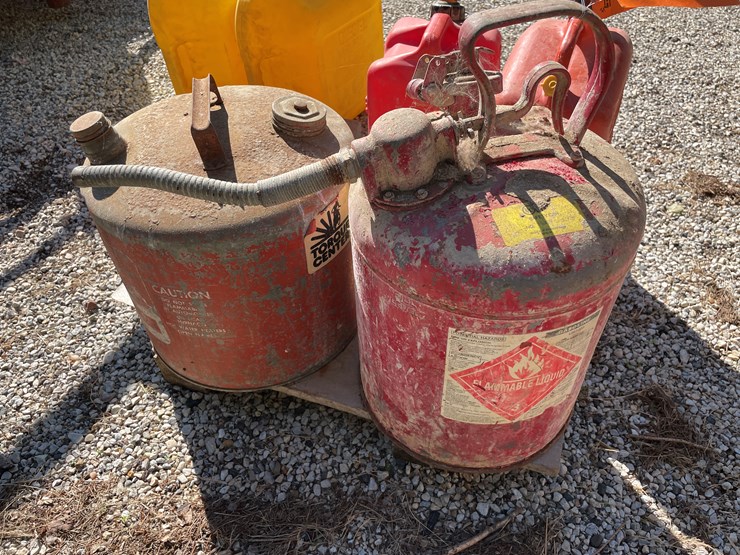 #1678-•-(2)-metal-fuel-tanks-image-1