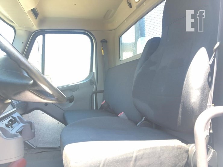 2017-freightliner-business-class-m2-106-image-8