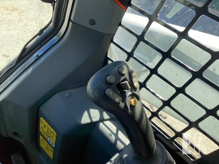 2021-bobcat-s76-image-15