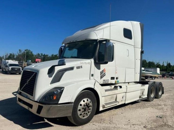 2015-volvo-t/a-hiway-tractor---sleeper-4v4nc9eh3fn-image-1
