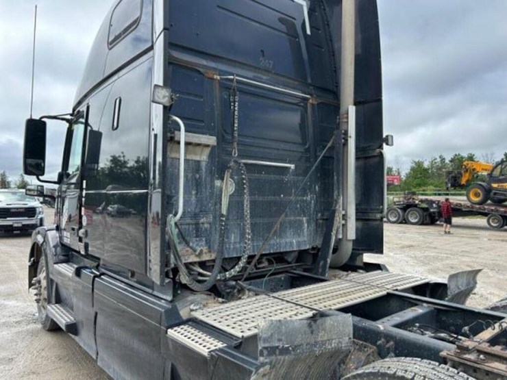 2016-volvo-t/a-hiway-tractor---sleeper-4v4nc9eh7gn-image-52