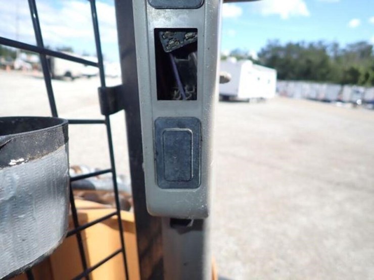 2011-case-sv300-image-18