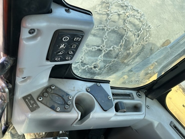 2019-caterpillar-555d-image-18