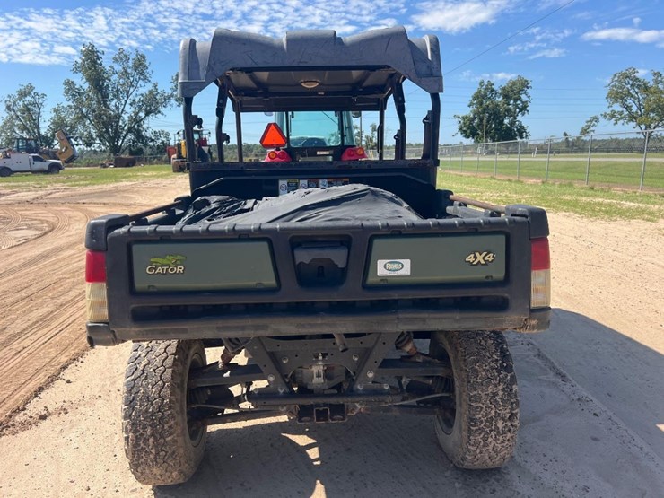 2019-john-deere-gator-image-3