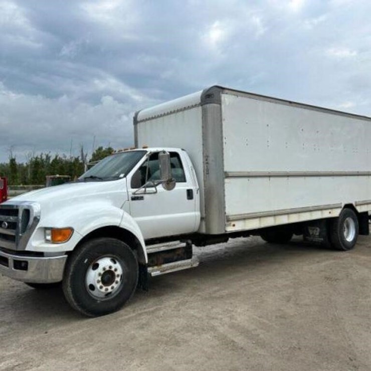 2013 FORD F750 XL