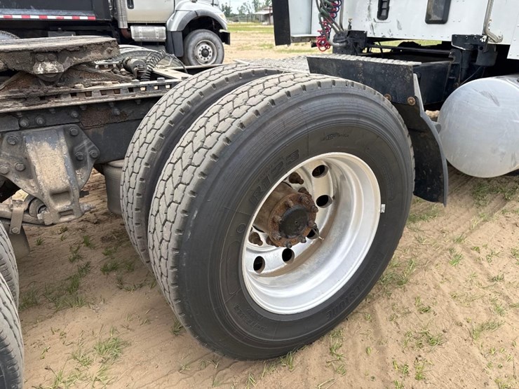 2014-kenworth-t680-image-12