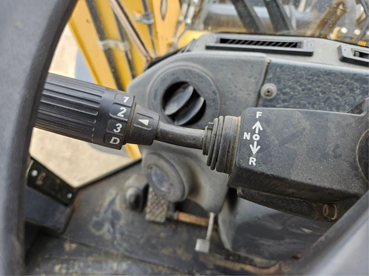 2012-deere-624k-image-49