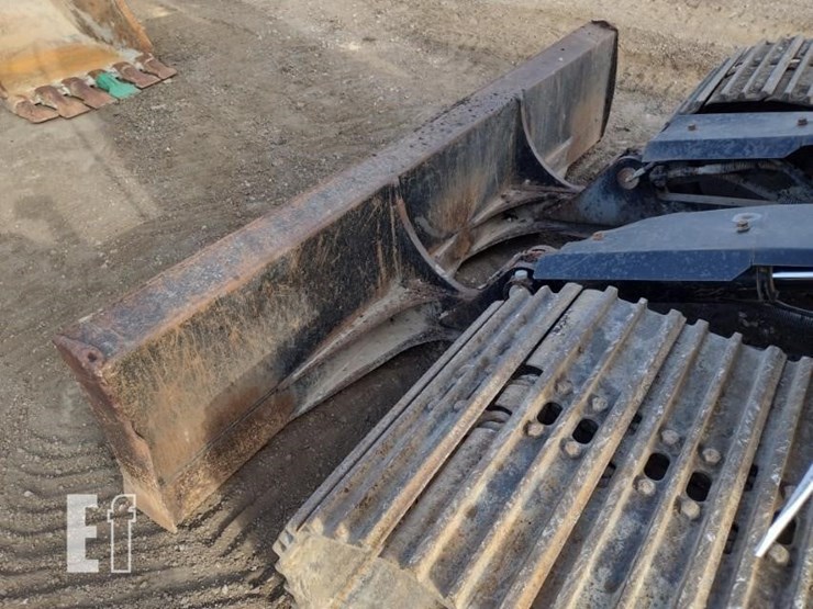2010-deere-120d-image-24