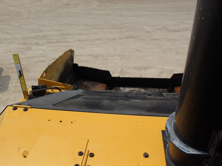 2017-caterpillar-ap-1055f-image-41