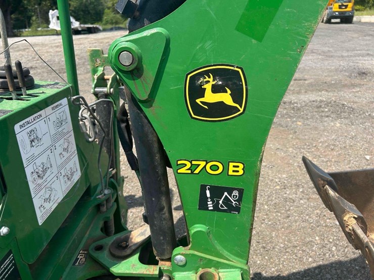 2021-john-deere-2032r-image-17