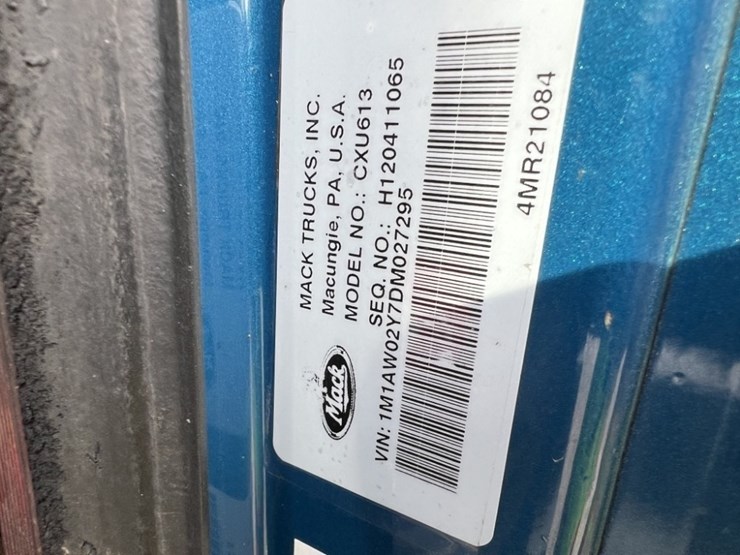 2013-mack-cxu613-tri-axle-truck-tractor-image-9