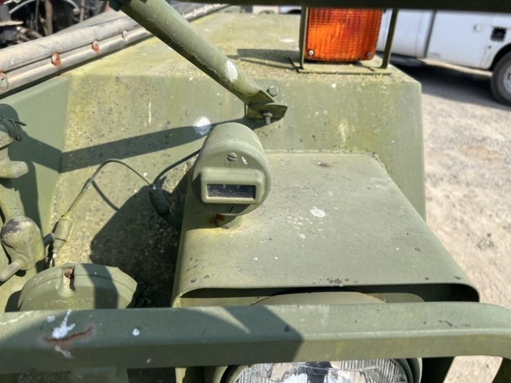 2009-am-general-m915a1-image-28