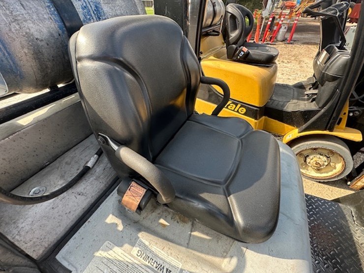 #2074-•-nissan-forklift-image-21