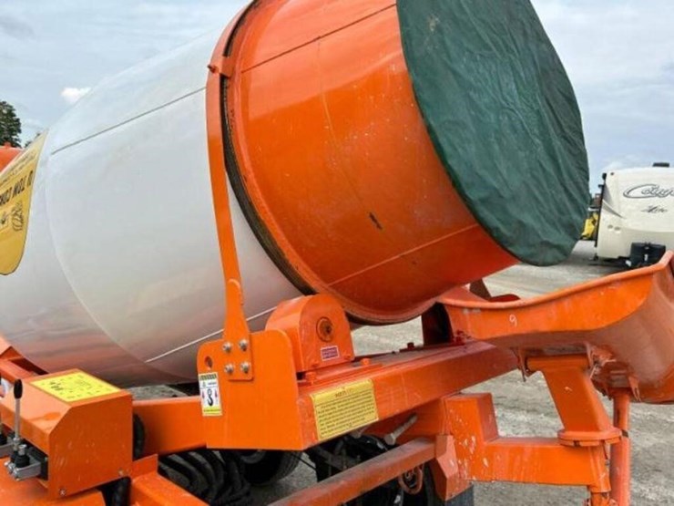 2024-1.5-cubic-meter-tow-behind-tri/a-concrete-fil-image-33