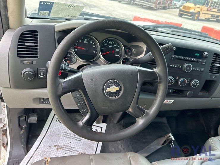 2012-chevrolet-silverado-1500-image-11